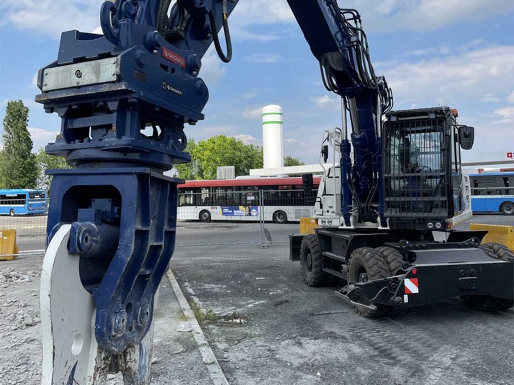 zx-hitachi-220-gommato-(2)